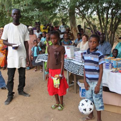 Dons du Lycée St Adjutor de matériel scolaire 2012